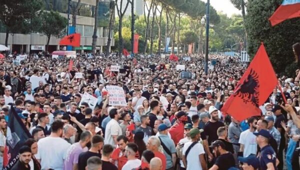 ادامه تظاهرات در آلبانی علیه داماد ترامپ