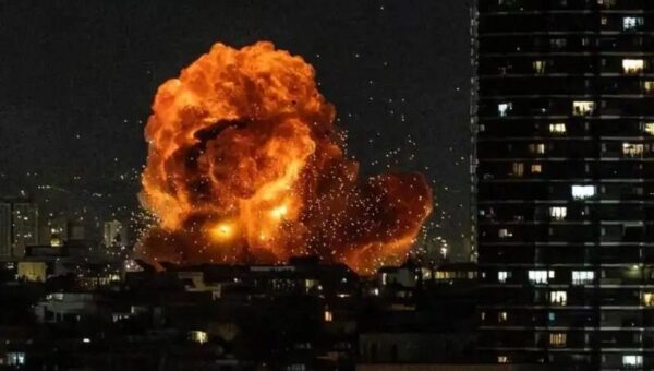 ببینید  صحنه‌ای از سقوط موفق موشک بر روی پایگاه السلطی