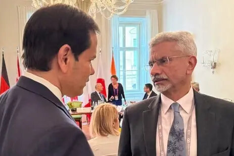 اعتراض وزیر خارجه هند به همتای آمریکایی / جایشانکار به روبیو: توجیه‌پذیر نیست / دهلی نو از حملات آمریکا به کشتی‌هایش در تنگه هرمز به شدت خشمگین است