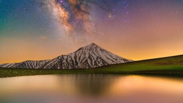عکس  قاب دیدنی از عبور کهکشان راه شیری بر فراز قله دماوند
