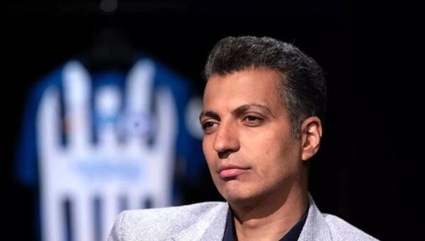 عادل فردوسی‌پور: هرگز دست مسئولی را نبوسیده‌ام