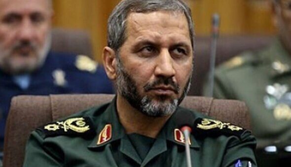 ببینید  لحظاتی از  وداع سردار سید مجید موسوی، فرمانده هوافضای سپاه با رهبر شهید