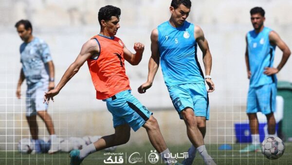عکس پیام آشورماتوف برای استقلالیها!