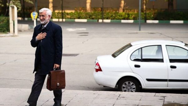 ببینید  انتقاد میرلوحی از مواضع سعید جلیلی: سوابق اجرایی و کارنامه عملیاتی ایشان طی چند دهه اخیر روشن نیست!