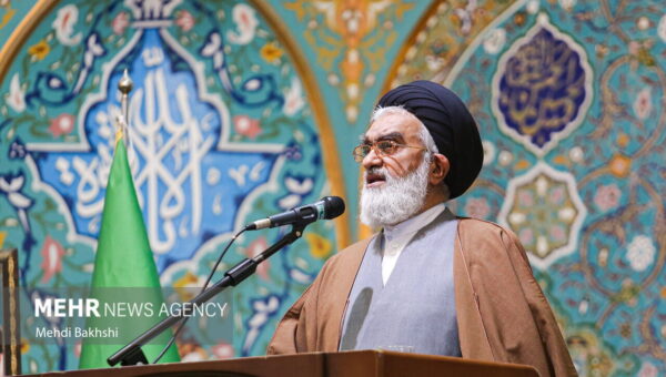 امام جمعه قم: برخی باید از توهم دلبستگی به مذاکرات بی‌حاصل و زیانبار خارج شوند