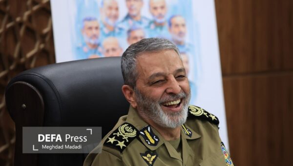 سخنان منتشرنشده از آخرین دیدار سرلشکر موسوی با فرماندهان ارتش/ من مدافع ایرانم بیایید پشت من به خط بایستید/ ارتش بداند که ارتش ایران است