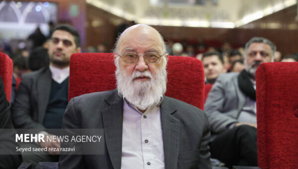 ببینید  واکنش چمران به تفاوت برخورد با زنان بدون حجاب در تجمعات شبانه خیابانی و کافه‌ها