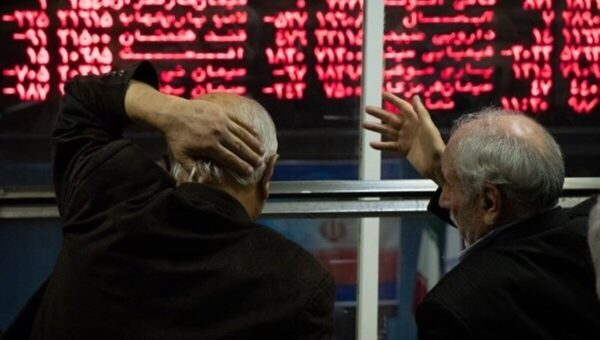 سقوط بورس ادامهدار شد/چرا بازار سرمایه در مسیر نزولی حرکت میکند؟