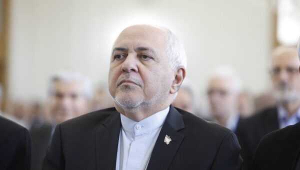 ظریف خطاب به ترامپ: تاریخ بخوان و مشاوران بیمقدارت را برکنار کن / تکیه بر انسجام ملی، ویرانهها را دوباره و استوارتر خواهیم ساخت