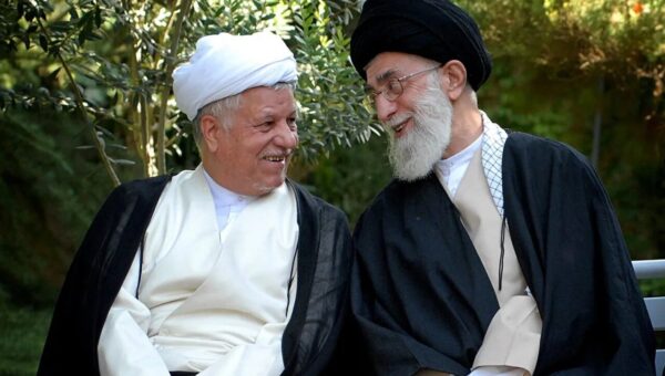 تصویری از دیدار استانداران دولت دوم هاشمی رفسنجانی با رهبر شهید/ وقتی احمدی نژاد و جهانگیری استاندار بودند/ فهرست استانداران در سال ۱۳۷۴