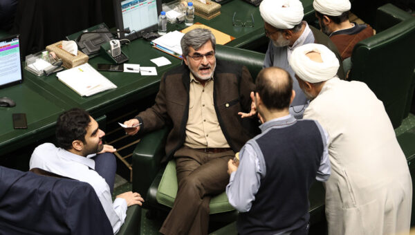 چرا «سوپرانقلابی‌های» همیشه مدافع ادامه جنگ برای حضور در میدان نبرد به جنوب اعزام نمی‌شوند؟!