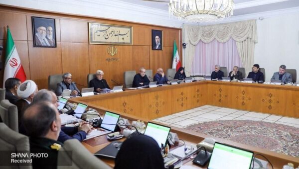 تصاویری از جلسه هیئت دولت/ سرپرست وزارت دفاع با لباس سپاه به دولت رفت/ زاکانی هم بود