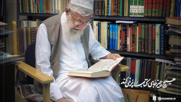 از کتاب های فلسفی پوپر گرفته تا ملاصدرا و … در کتابخانه رهبر شهید