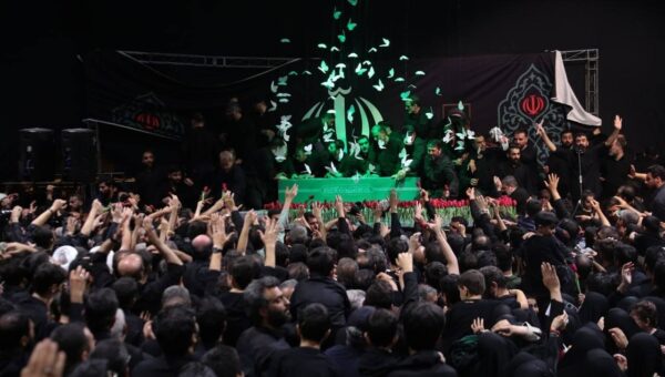 عکس   حضور سردار احمد وحیدی فرمانده کل سپاه پاسداران در مراسم وداع با پیکر رهبر شهید انقلاب