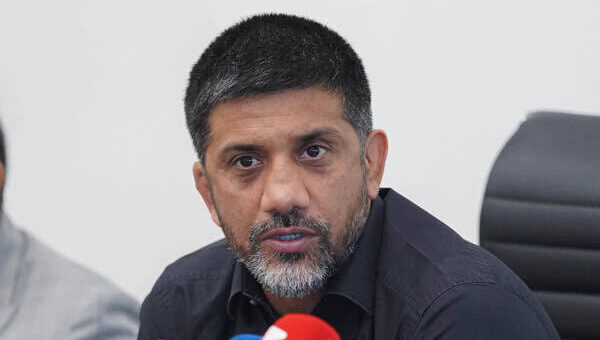 عکس  نسخه علیرضا دبیر برای پاسخ به حملات آمریکا: بزنید…!