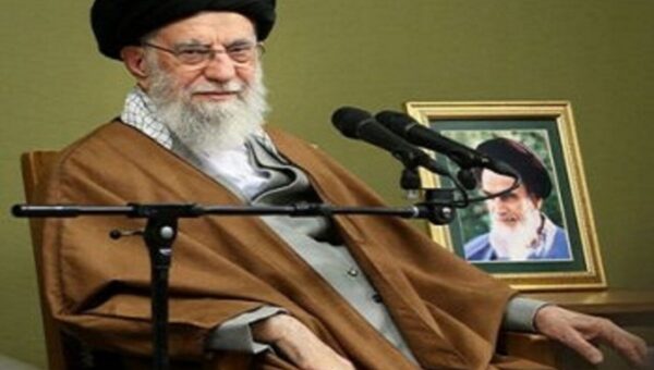 نگاه رهبر شهید به «طلای سیاه»: وقتی روی نفتِ ما فشار می‌آورند، ما دچار مشکل می‌شویم/ باید بند ناف اقتصاد را از صادرات نفت خام ببُریم