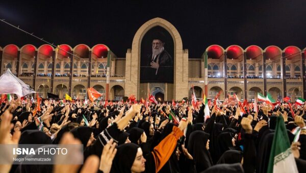 ببینید  خاموش شدن چراغ‌های مصلای تهران در لحظات پایانی مراسم