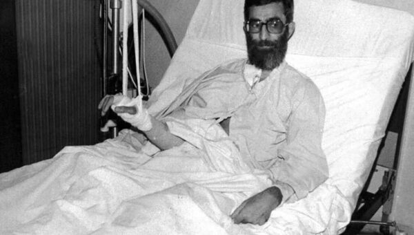 از روحانی مبارز تحت تعقیب تا معمار نظام نوپا؛ وقتی زخم ترور بر تن صدای انقلاب نشست