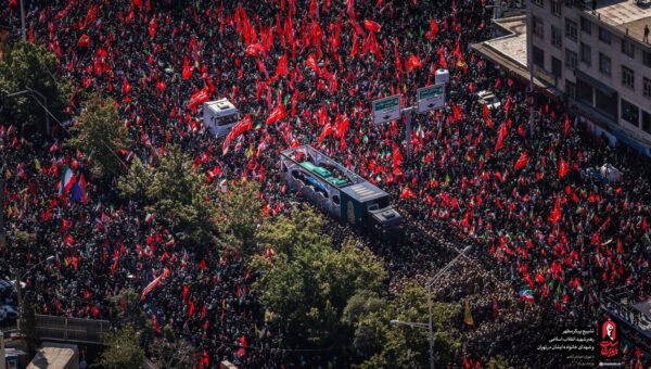 حضور وزیر خارجه در مراسم تشییع رهبر شهید +تصویر