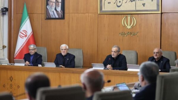 عکس هایی از پزشکیان و عارف در جلسه امروز هیئت دولت