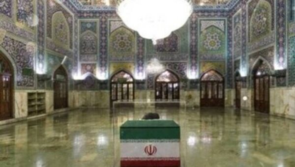 ببینید   مزار مطهر رهبر شهید انقلاب اسلامی و شهدای خانواده ایشان در رواق دارالذکر حرم امام رضا علیه‌السلام