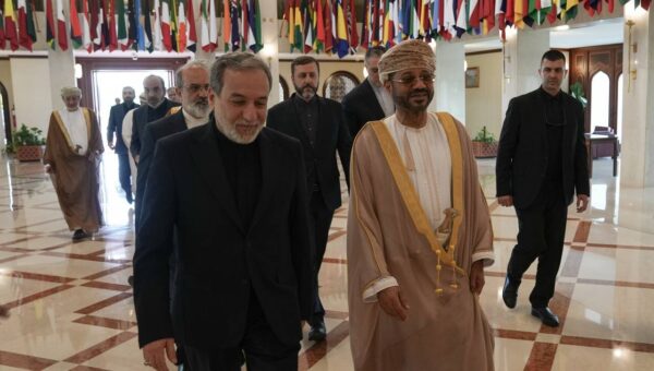 سرنوشت تنگه امروز مشخص خواهد شد؟ / استقبال بدر البوسعیدی از عراقچی: دریانوردی در دستور کار مذاکرات