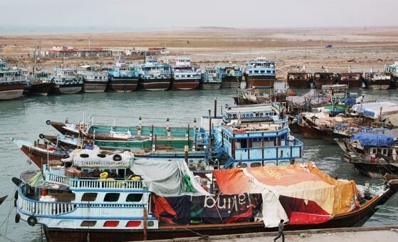 به مطالبات لنج داران سیریک رسیدگی می‌شود