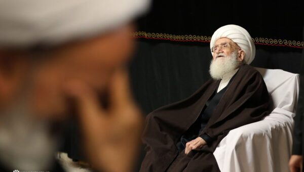 بزرگداشت رهبر شهید در دفتر آیت‌الله العظمی نوری همدانی + تصاویر مردم و روحانیون