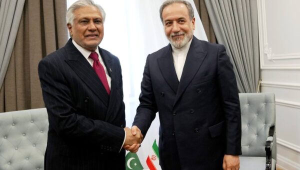 عراقچی در دیدار با وزیرخارجه پاکستان بر عزم ایران برای دفاع از حاکمیت و منافع ملی کشور تاکید کرد