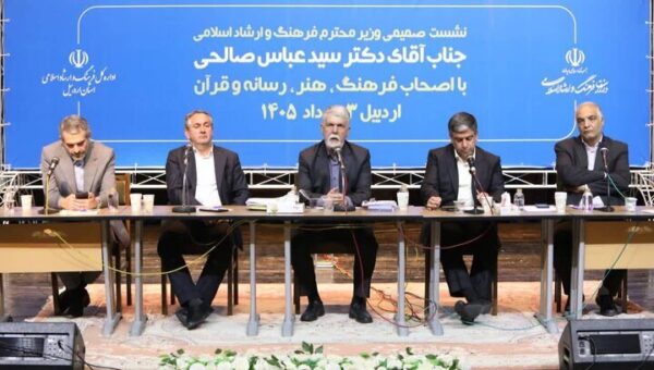 نشست صمیمی وزیر فرهنگ و ارشاد اسلامی با هنرمندان و فعالان فرهنگی استان اردبیل