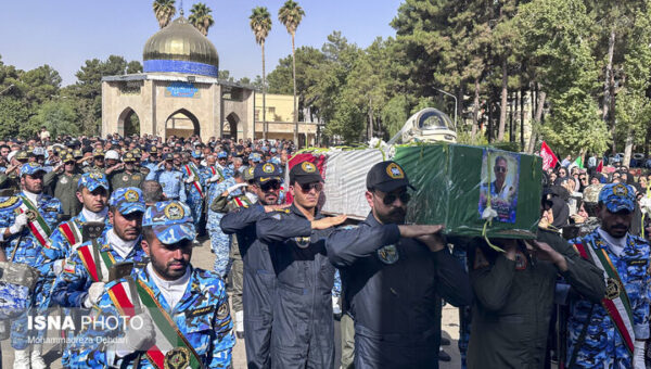 استقبال شیرازی‌ها از پیکر خلبان شهید عملیات پایگاه العدید قطر