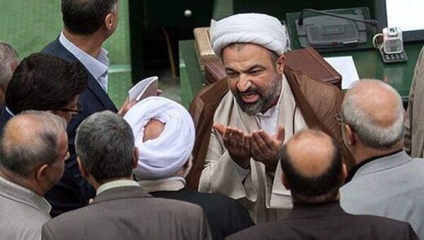 ولی فقیه فقط وقتی قابل تبعیت است که جرف ما را بزند