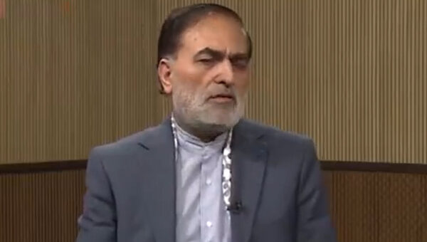 توئیت معاون سیاسی صداوسیما: سپاه با پدافند بومی هواگردهای آمریکا را شکار و غنیمت گرفت