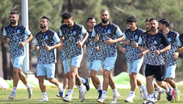 به تاجرنیا راهنماییهای غلطی میدهند؛ امیدوارم سهراب مثل بقیه در استقلال نسوزد!