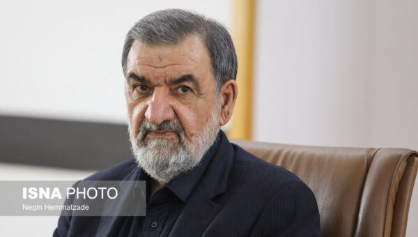 رضایی:رهبری اجازه ی امضای تفاهم نامه را دادند /آمریکا پل‌های هرمزگان را با نیت حمله زمینی زد/ آماده بودیم به ۳ منطقه از اوکراین حمله کنیم اما…