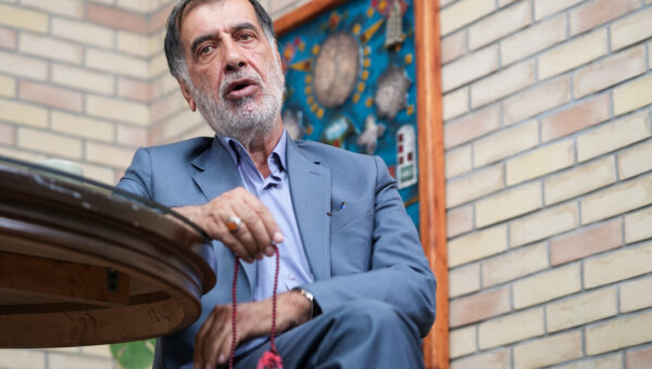 باهنر: برای بعضی نمایندگان بعد از مجلس زکات جمع می‌کردم/ بعضی از نمایندگان هم بار و بنه خود را می‌بندند!