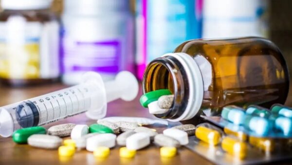 دو تهدید جدی برای آینده بازار دارو/ داروهای کمیاب بیشتر در دست دلالان است تا بیماران/ کمبود در کدام گروههای دارویی محسوستر است؟