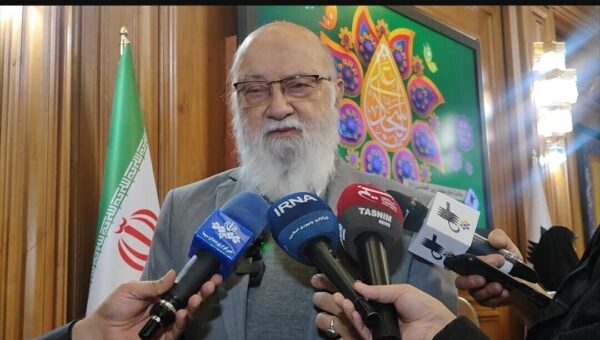 واکنش چمران به جمع آوری سنگ فرش های میدان بهارستان و خیابان سی تیر