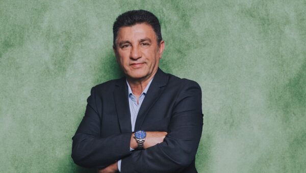 شما که  قلعه نویی را ابقا خواهید کرد اما لااقل کارنامه کادر فنی او  را نشان بدهید