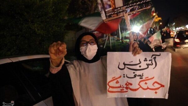 انتقاد شدید زیدآبادی از «ادبیات زهرآبگون!» جنگ طلبان در داخل کشور/ تا فضای سیاسی جولانگاه این افراد است چگونه می‌توان سایهٔ جنگ را از سر کشور رفع کرد؟