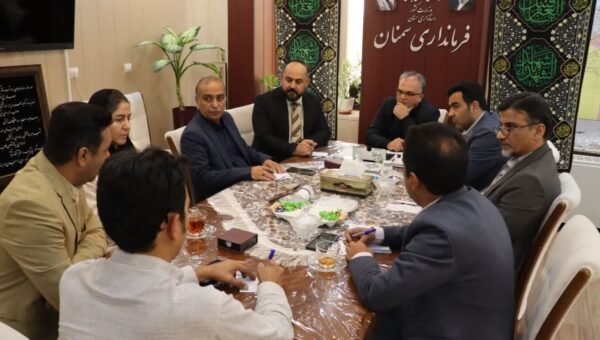 بررسی مشکلات فرودگاه سمنان در فرمانداری