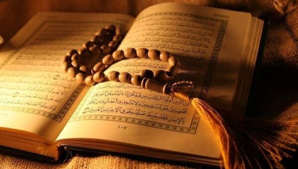 عکس | تصویر وایرال شده از قرآن منسوب به دست‌خط مبارک امام حسین (ع)