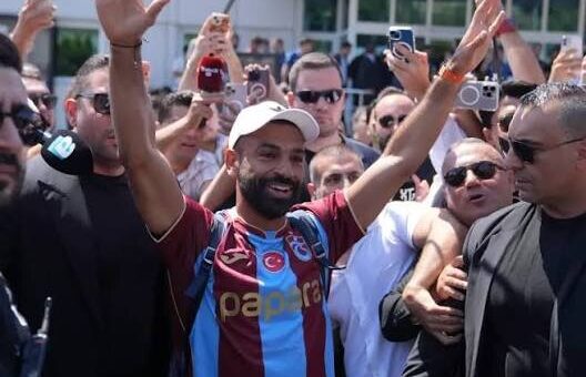 ببینید | استقبال از محمد صلاح در بدو ورود به استانبول