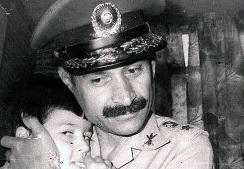 تیمسار دریادار فلاحی به برادر شهیدش پیوست