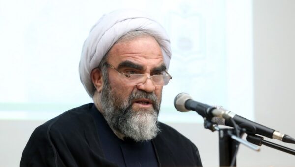 استاد حوزه و دانشگاه: آنچه علیه پزشکیان انجام می‌شود، یک توطئه و نوعی کودتاست/ تندروها در پیشگاه ملت شکست خورده‌اند اما دست‌بردار نیستند