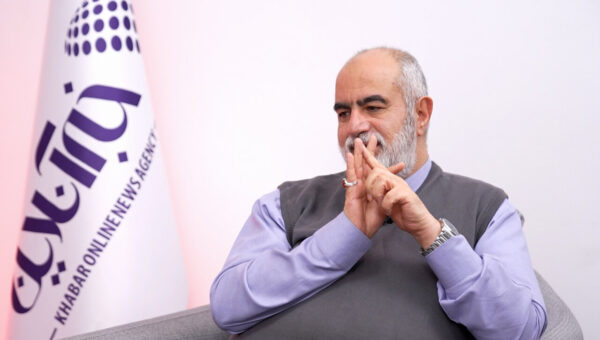 پزشکیان می‌کوشد میان این دو جهان پلی بسازد