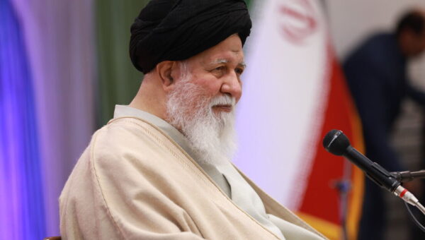 روایت علم‌الهدی از خاطره برادرش از دوران جنگ ۸ ساله؛ قبضه‌های توپ در پادگان ارتش بود اما لوله‌ها مخفی شده بود/ چرا متن سخنرانی پزشکیان تغییر کرد؟