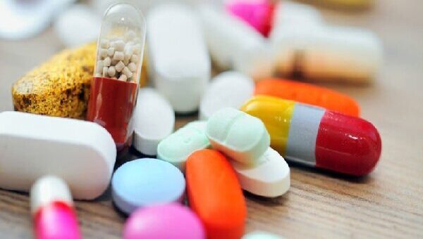 راستی‌آزمایی | آیا چای و قهوه اثر داروها را مختل می‌کنند؟