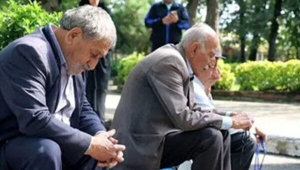 پرداخت ناقص معوقات بازنشستگان پس از چند ماه تاخیر/ بازنشستگان: قیمت کالاها چند برابر شد، چرا معوقات اردیبهشت بازنشستگان را پرداخت نمی‌کنید؟!
