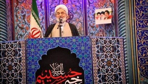 انتقاد امام جمعه رشت از عملکرد آل‌سعود/ هشدار درباره هرگونه حمله به مکه و مدینه/در امر و نهی ترک گناه نباید هتک حرمت شده و از حدود شرعی عبور شود